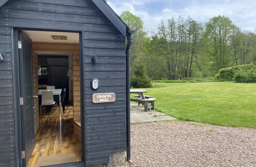 Ballater Cottage | Detached cottage with a large garden in rural woodlands