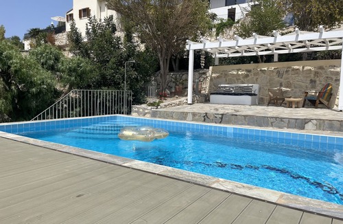 Roumeli Villa | Detached villa 2.5km from the beach