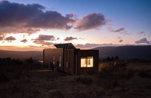Port Arthur House | Devil's Lair, self-contained eco cabin at McHenry Distillery & Brewery
