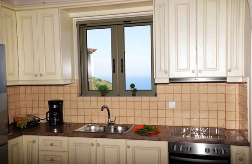 Livadi House | DIO GUESTHOUSES VILLA MALEAS 2 B/R WITH PRIVATE GARDEN AND SWIMMINGPOOL