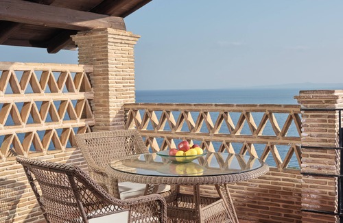 Xirokastello Villa | Diamond Suites