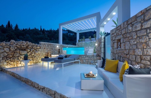 Skinaria Villa | Dion Villa - Pool & Jacuzzi - Sleeps 4 - Zakynthos