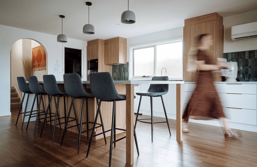 Greens Beach House | Direct Beach Access, Family-Friendly Oasis with Netflix, Apple TV, and Wi-Fi