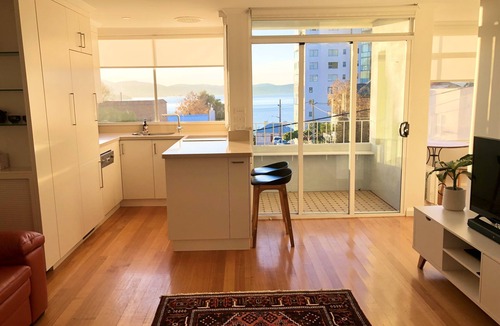 Battery Point Apartment | Django’s by Salamanca - Apartment with Balcony and Sea Views