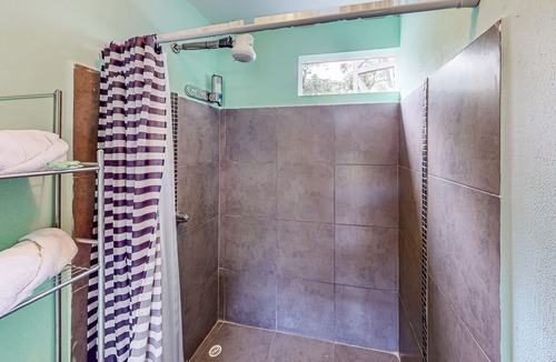 Tarcoles Bed & Breakfast | Dog-friendly 4-villa complex near beach with outdoor pool, community kitchen, AC
