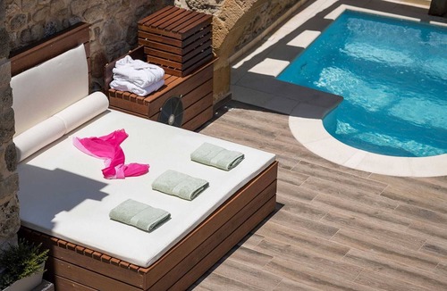 Drapanias Villa | Doro Gold Villa︱Tasteful Stone Villa with Luxury Hot Tub and Pool