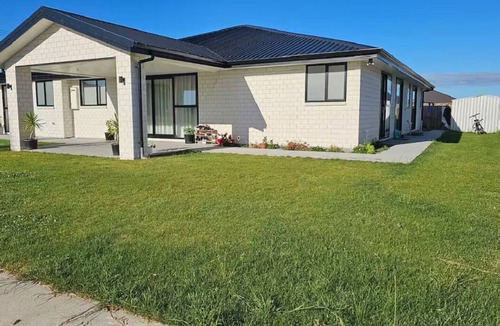 Blenheim Apartment | Double room in a New house Private shower &Toilet (Room1)