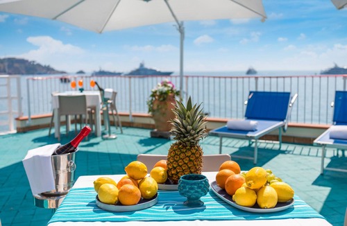 Villagonia Apartment | Double Room 'Second Floor 316' with Shared Terrace, Wi-Fi and Air Conditioning