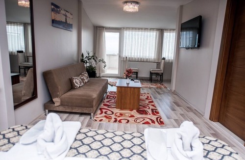 Emin Sinan Apartment | Double Room with Balcony and Sea View