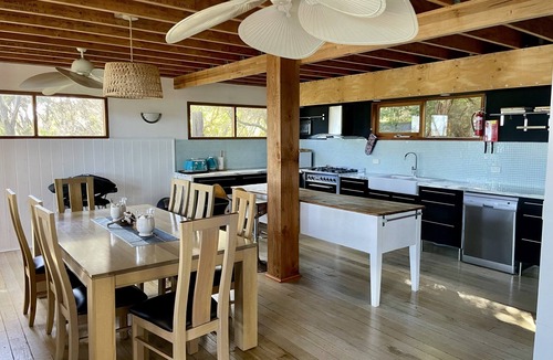 The Gardens House | Driftwood Bay of Fires - A spacious and luxurious scandinavian style beach house