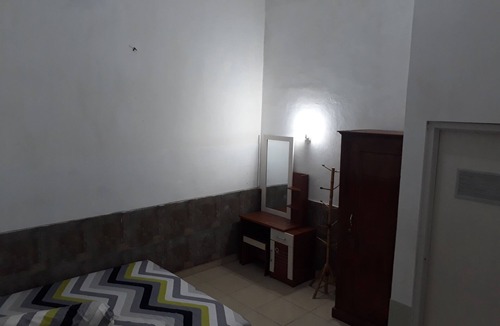 Ngaglik House | Drono Guest House terletak di sisi sawah dengan suasana yang tenang