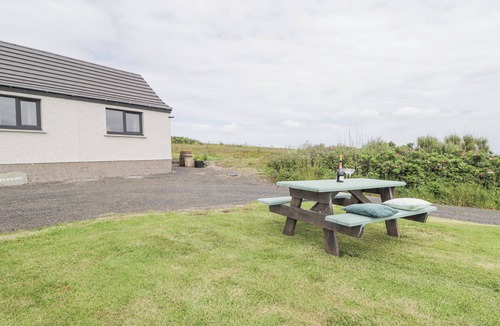 Auckengill Cottage | DUART AT THE SEA, pet friendly, with a garden in John O Groats