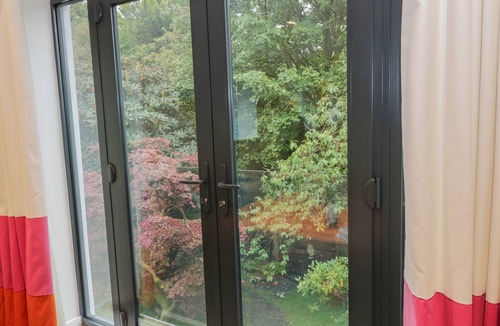 Rhu House | DUNAIVON COTTAGE, family friendly, with a garden in Rhu