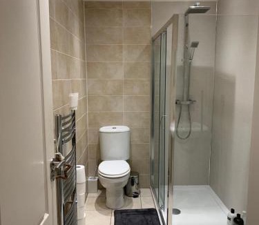 Dunfermline Apartment | Dunfermline GF flat, 5 min walk to Train St. and High St.