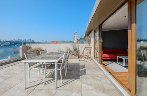 Uskudar Apartment | Duplex Flat w Panoramic Bosphorus View and Terrace