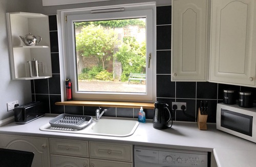 Dysart Apartment | Dysart Sea View Apartment - sleeps 4 guests in 2 bedrooms
