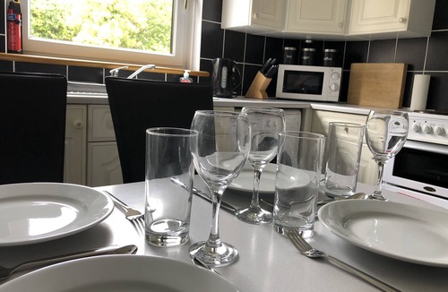 Dysart Apartment | Dysart Sea View Apartment - sleeps 4 guests in 2 bedrooms