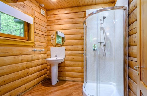 Glenisla Cabin | Eagle Spa Plus, Dundee