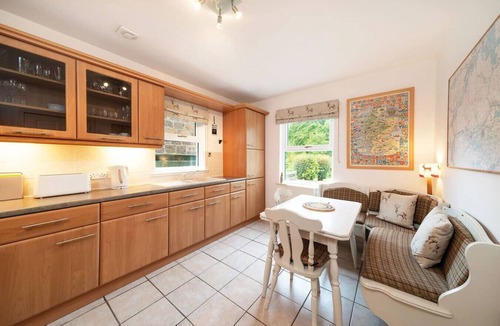 Comrie Cottage | Earnside Cottage, Tranquil Escape in Comrie