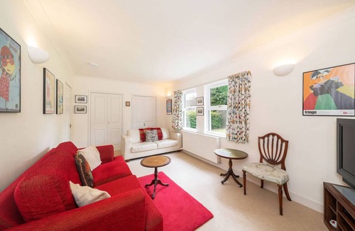Comrie Cottage | Earnside Cottage, Tranquil Escape in Comrie