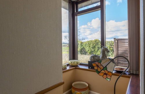 Denny Cottage | East Kelt Farm Cottage - a cottage that sleeps 6 guests in 3 bedrooms