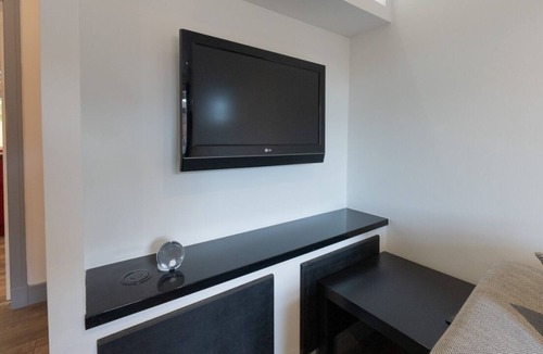 Livingston House | Easy Access to Glasgow and Edinburgh with 2 Parking Spaces