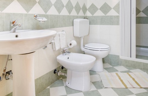 Piana Calzata Apartment | Economy triple room via a. danna 8 ground floor