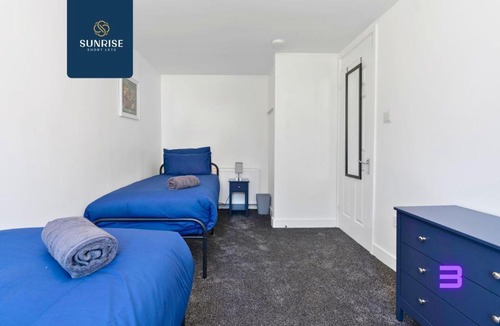 Dundee Apartment | Eden Views - 3 Rooms, 5 Beds, Fully Equipped, 2 mins to Centre and Ring Road, Perfectly Suited to Groups by SUNRISE LONG LETS and SERVICED ACCOMMODATION DUNDEE