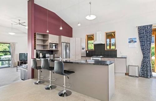 Lowburn House | Edgewater Escape - Cromwell Holiday Home