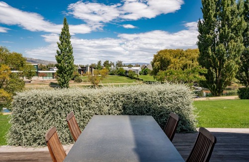 Lowburn House | Edgewater Escape - Cromwell Holiday Home