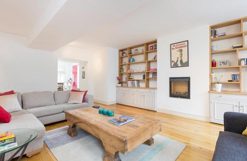 New Town Apartment | Edinburgh Central New Town Elegant 2-Bedroom Apartment in the Heart of the City