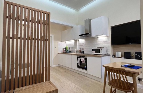 Tollcross Apartment | Edinburgh city centre 1Bed flat near Castle