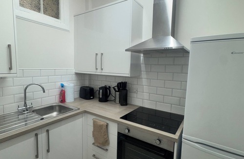 Slateford Apartment | Edinburgh Duplex Sleeps 11.