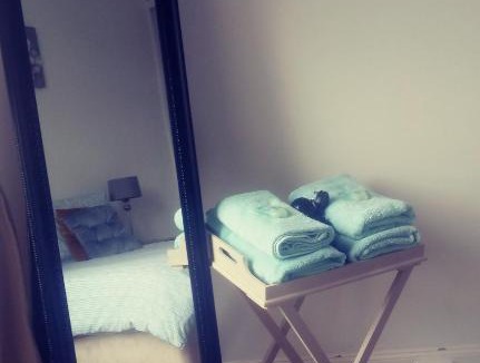 Restalrig Apartment | Edinburgh flat sleeps 4, free WiFi & parking