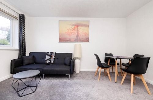 Morningside Apartment | Edinburgh Morningside 2-Bedroom Apartment - Ground Floor