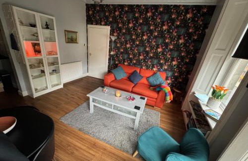Portobello Apartment | Edinburgh TWO BEDROOM apartment with free side street parking 24 hours