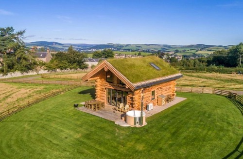 Melrose Cabin | Eildon Melrose Holiday Cottages & Log Cabins - Luxury Log Cabin with Hot Tub