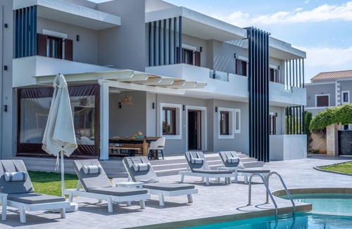 Dafni Villa | Elaida Villa, Spacious, ideal for big groups, 50m2 pool, Shops walking distance