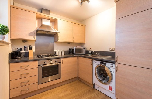 Seafield Apartment | Elegant 2 Bedroom City Centre Apartment - Free Parking - Private Balcony