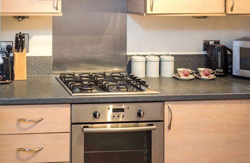 Seafield Apartment | Elegant 2 Bedroom City Centre Apartment - Free Parking - Private Balcony