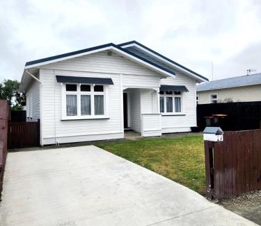 Palmerston North House | Elegant 3 Bedroom Home, walking distance to the Arena