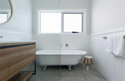 Beauty Point House | Elegant Beauty Point Home with WiFi & Fireplace