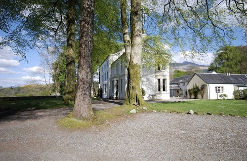 Taynuilt Apartment | Elegant first floor apartment for 2 people, with great views of mountains.