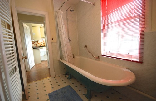 Taynuilt Apartment | Elegant first floor apartment for 2 people, with great views of mountains.