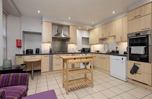 Newington Apartment | Elegant historic Edinburgh apartment with space for ten in a prime city location