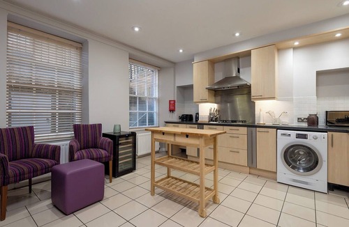 Newington Apartment | Elegant historic Edinburgh apartment with space for ten in a prime city location