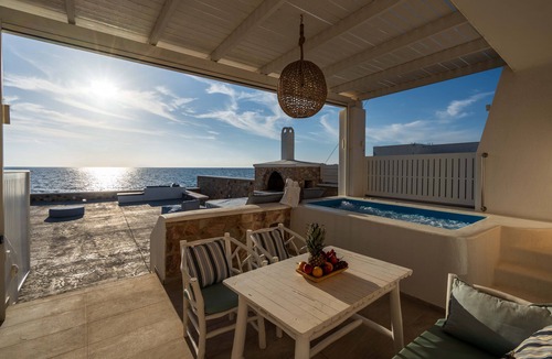 Exomytis Apartment | Elegant Suite With Outdoor Private Hot Tub & Beach Front, Aegean Melody Suites