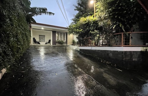 San Rafael Arriba House | Elegante Casa de 4 Habitaciones a Solo 15 Minutos del Corazón de la Ciudad