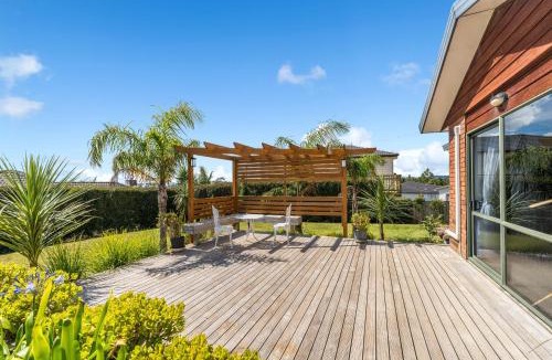 Henderson House | Elevated Family Sized Guest-house with Beautiful Views
