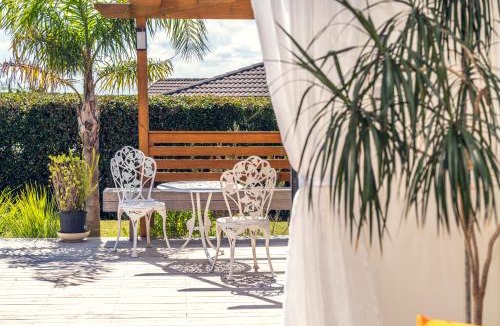 Henderson House | Elevated Family Sized Guest-house with Beautiful Views